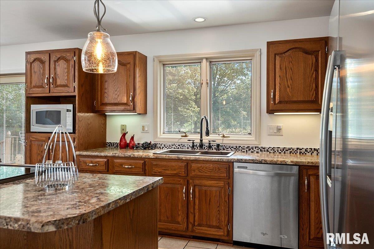 1604 Devonwood Springfield, IL 62704 - Photo 16 of 60 Gallery Image 16