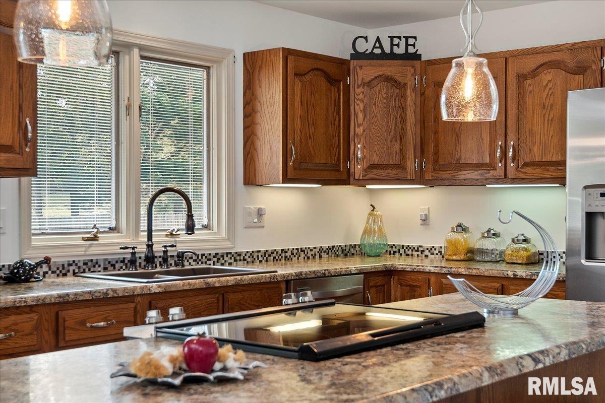 1604 Devonwood Springfield, IL 62704 - Photo 18 of 60 Gallery Image 18
