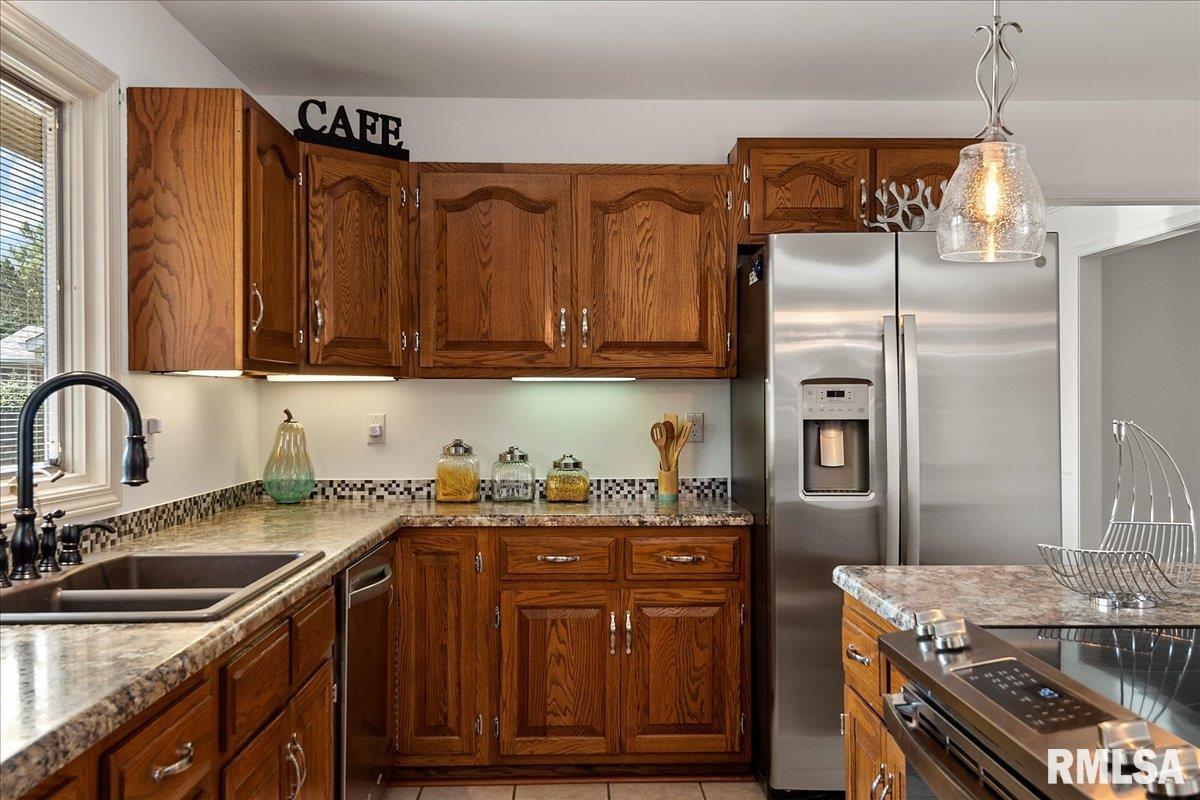 1604 Devonwood Springfield, IL 62704 - Photo 20 of 60 Gallery Image 20