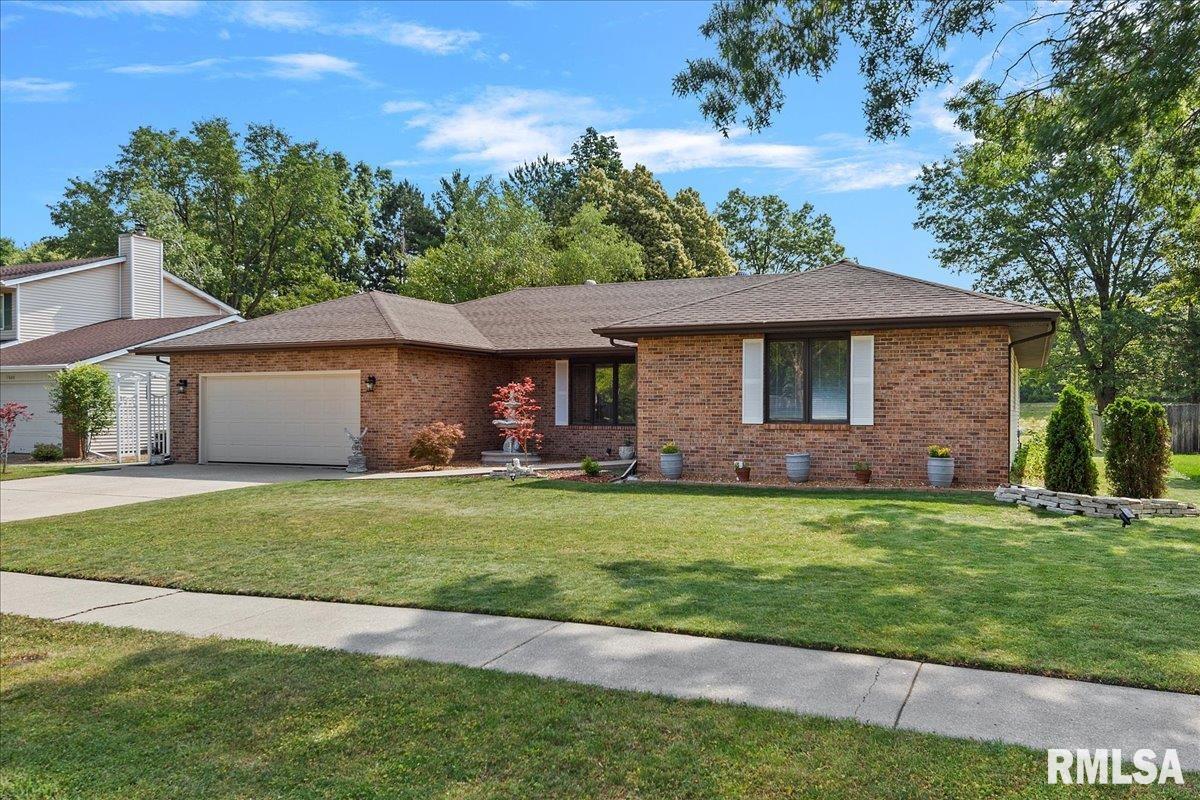 1604 Devonwood Springfield, IL 62704 - Photo 2 of 60 Gallery Image 2
