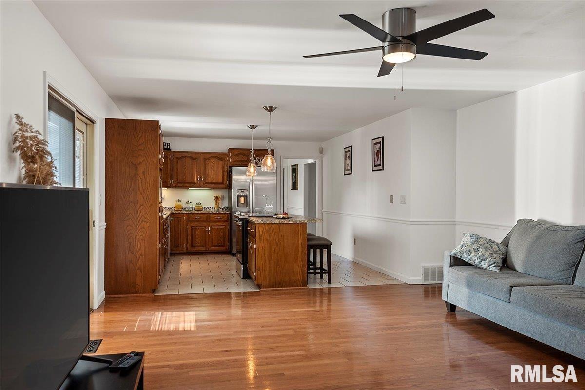 1604 Devonwood Springfield, IL 62704 - Photo 24 of 60 Gallery Image 24