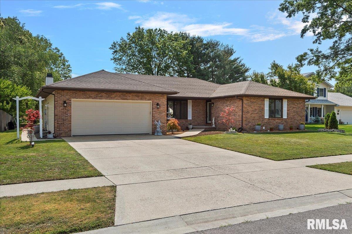 1604 Devonwood Springfield, IL 62704 - Photo 3 of 60 Gallery Image 3