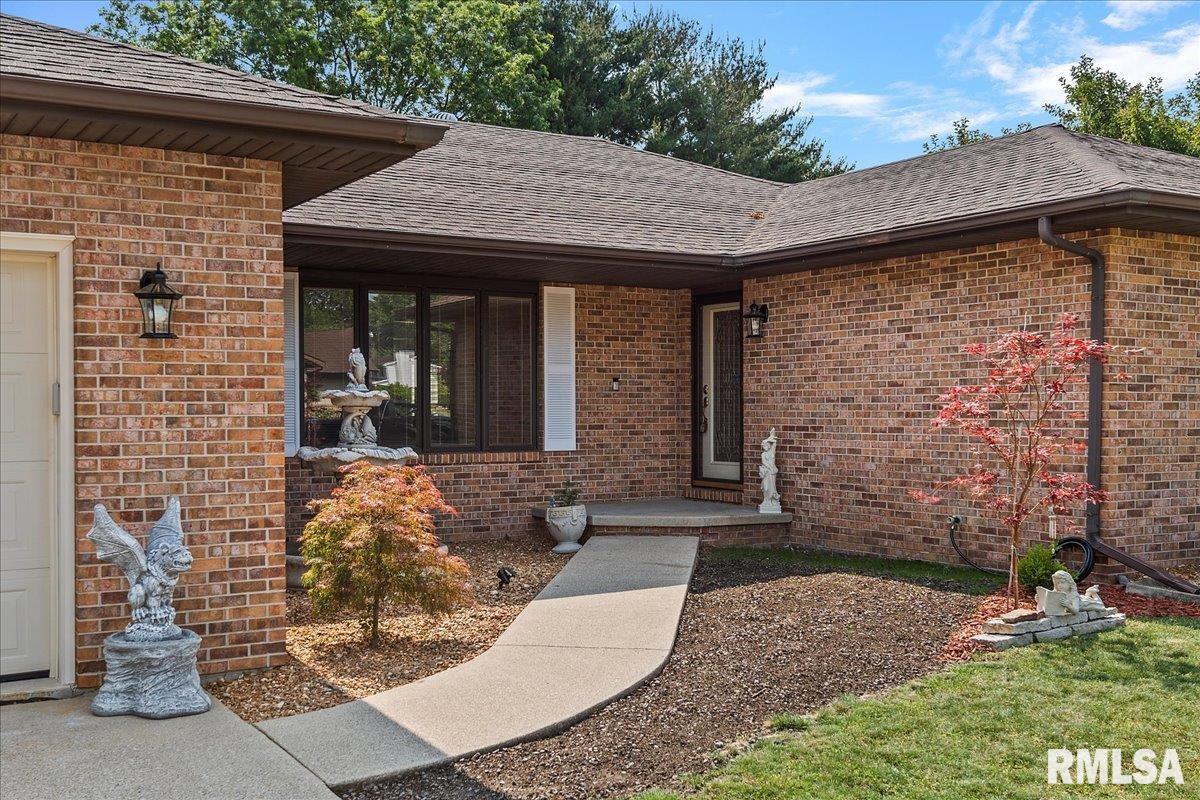 1604 Devonwood Springfield, IL 62704 - Photo 4 of 60 Gallery Image 4