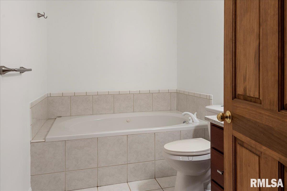 1604 Devonwood Springfield, IL 62704 - Photo 45 of 60 Gallery Image 45