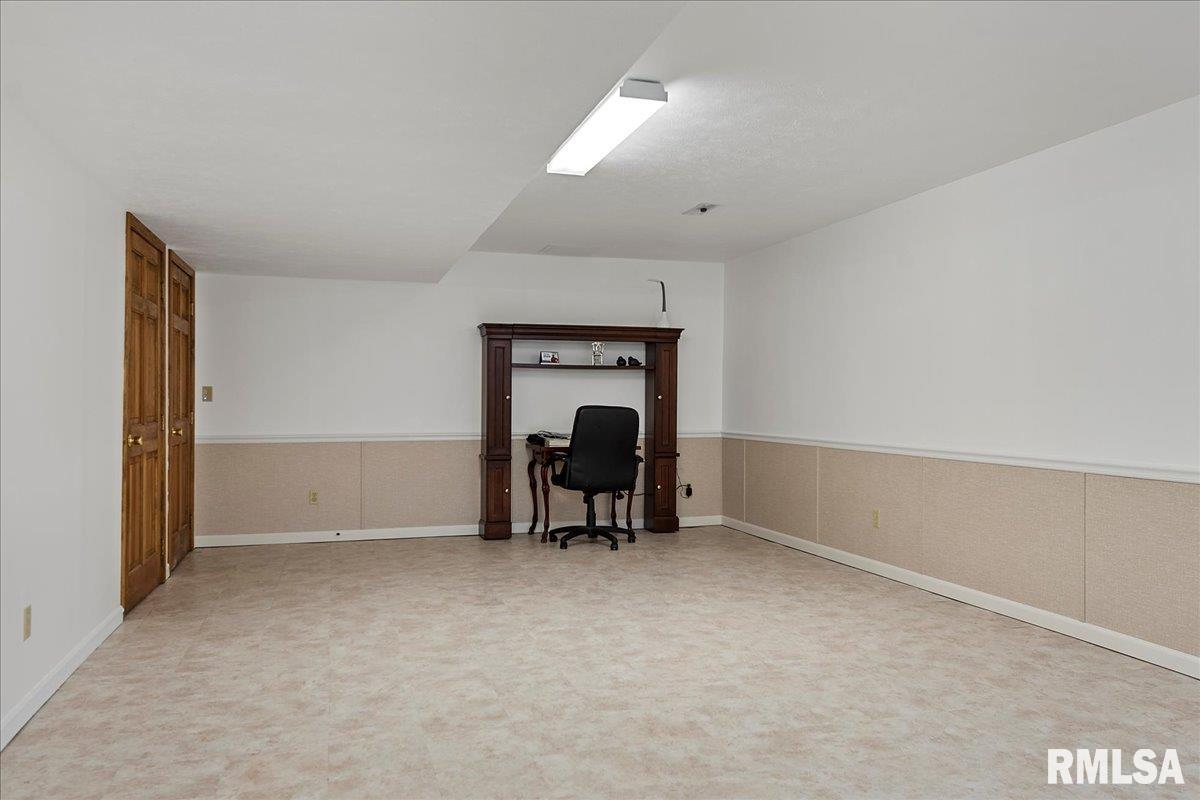1604 Devonwood Springfield, IL 62704 - Photo 47 of 60 Gallery Image 47