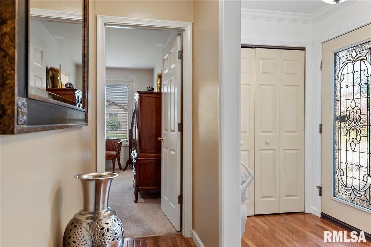 1604 Devonwood Springfield, IL 62704 - Photo 5 of 60 Gallery Image 5