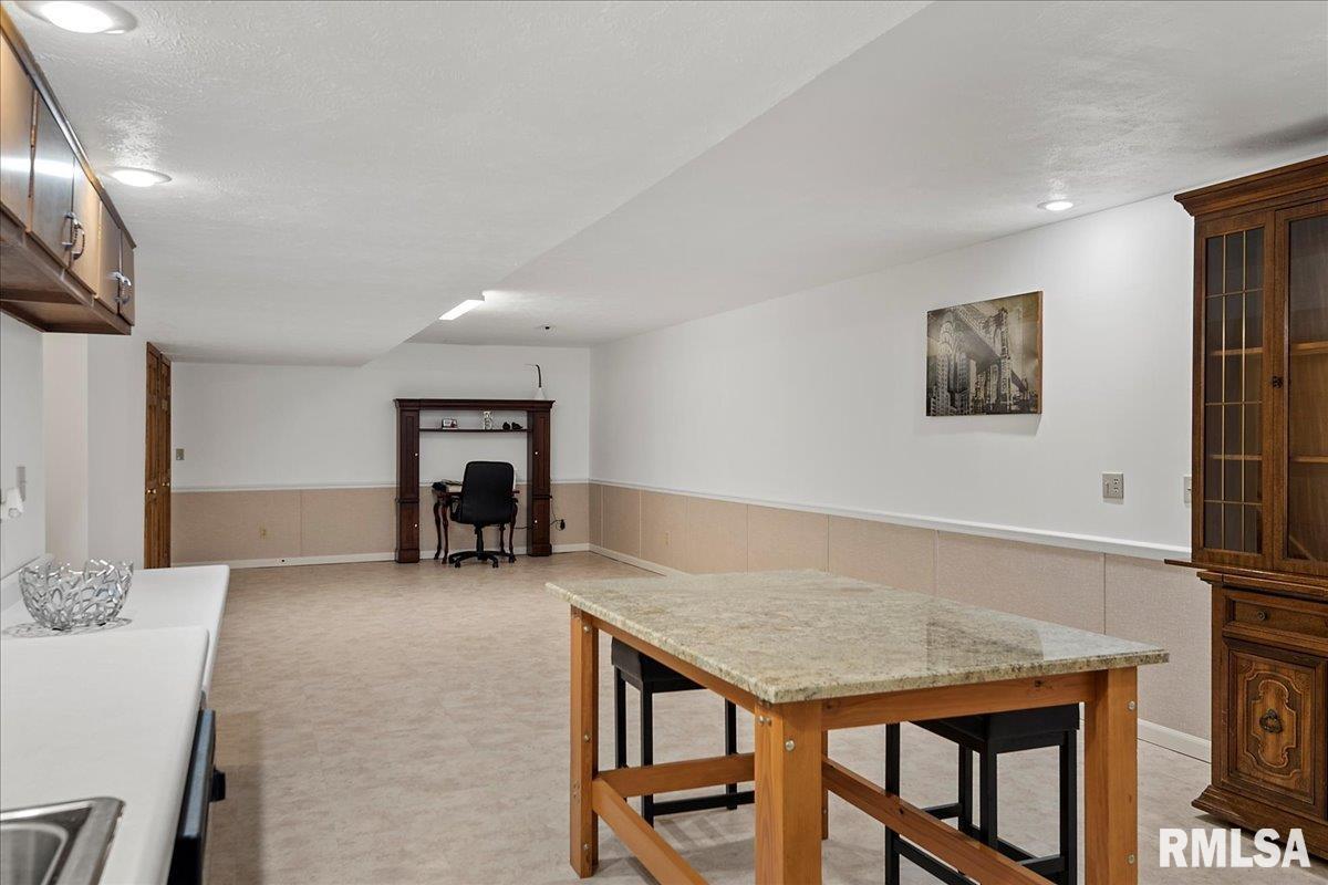 1604 Devonwood Springfield, IL 62704 - Photo 53 of 60 Gallery Image 53