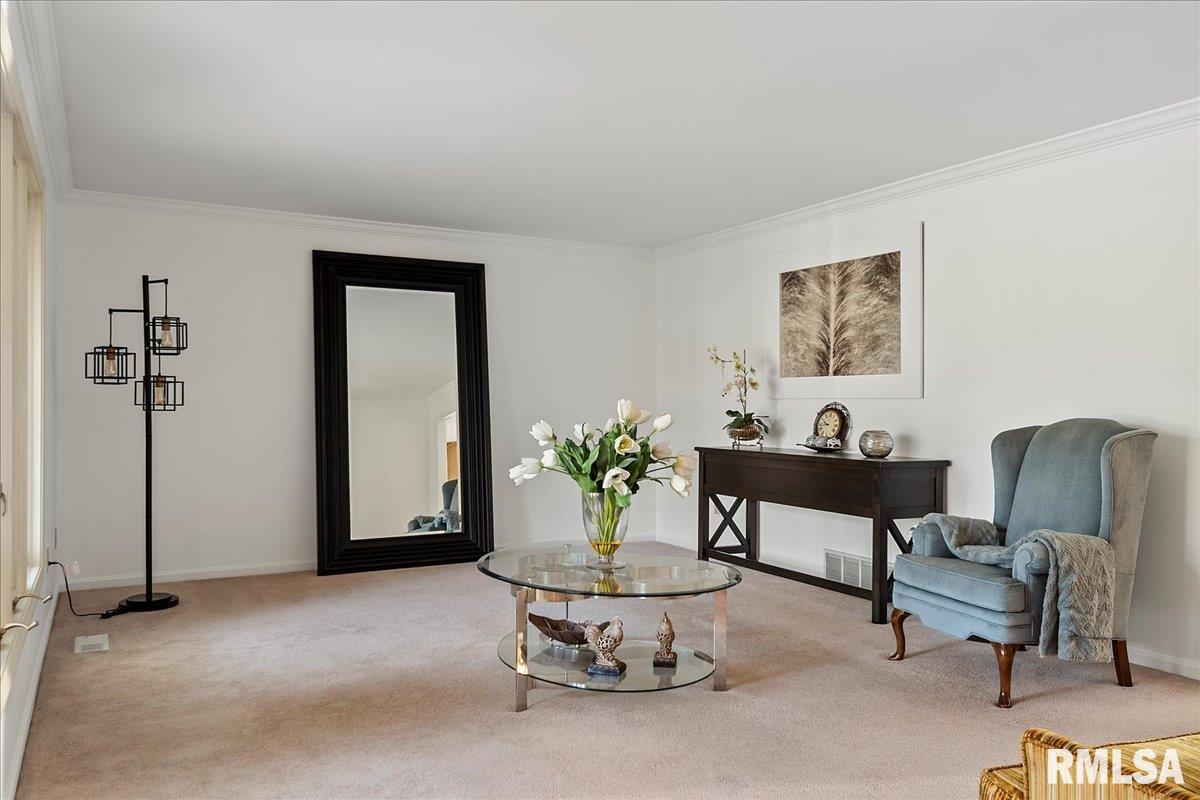 1604 Devonwood Springfield, IL 62704 - Photo 6 of 60 Gallery Image 6