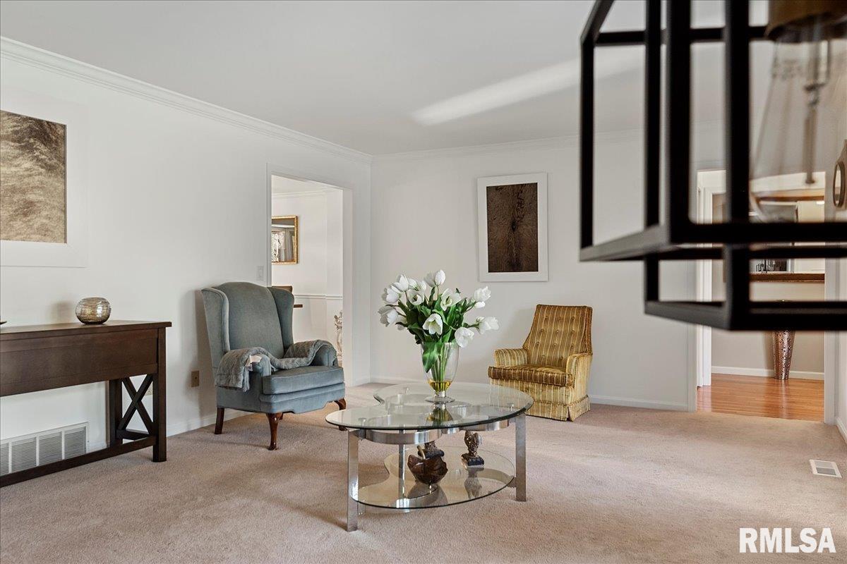 1604 Devonwood Springfield, IL 62704 - Photo 7 of 60 Gallery Image 7