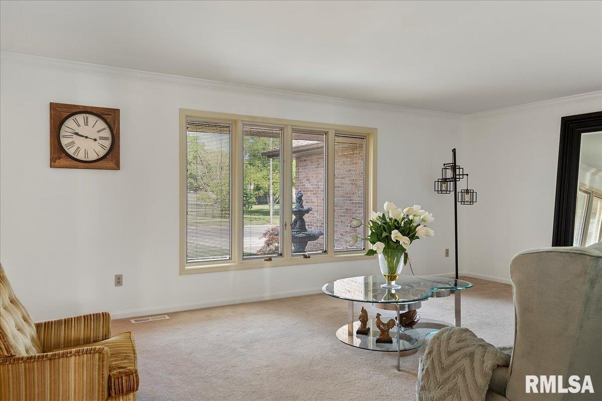 1604 Devonwood Springfield, IL 62704 - Photo 9 of 60 Gallery Image 9