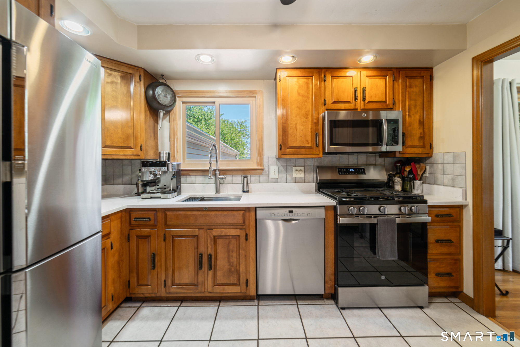 26 Corbin Road Hamden, CT 06517 - Photo 8 of 38