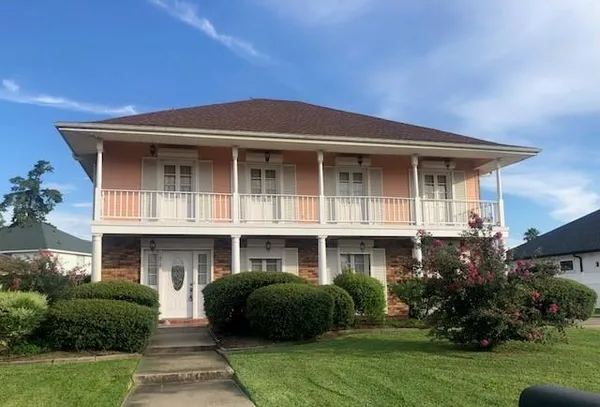$349,900 | 1816 Lake Salvador Drive, Harvey, LA 70058