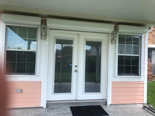 $349,900 | 1816 Lake Salvador Drive, Harvey, LA 70058