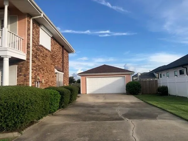 $349,900 | 1816 Lake Salvador Drive, Harvey, LA 70058