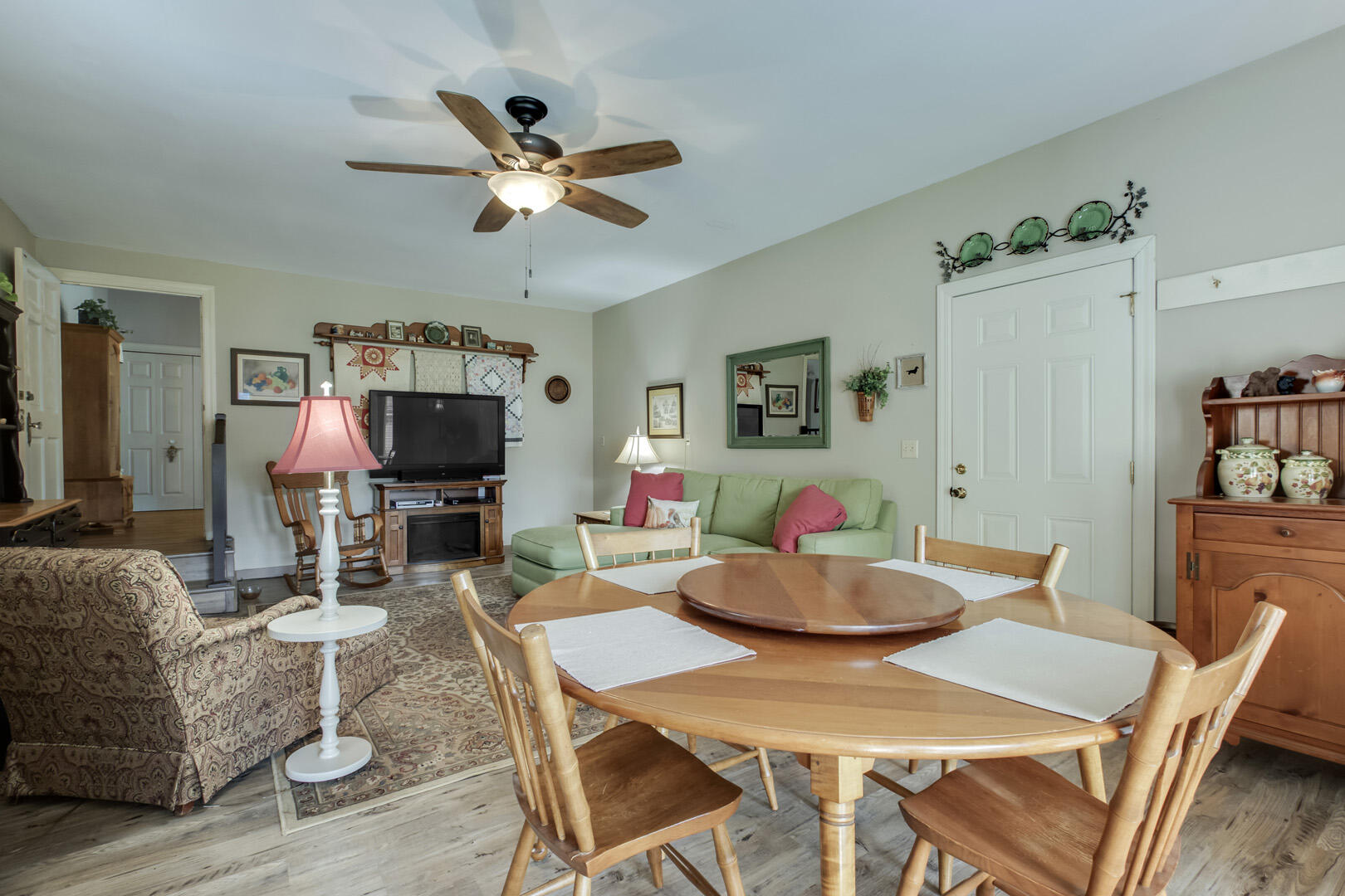 393 West Rhea Avenue Spring City, TN 37381 - Photo 20 of 40 20_WRheaAvenue_393_Family04