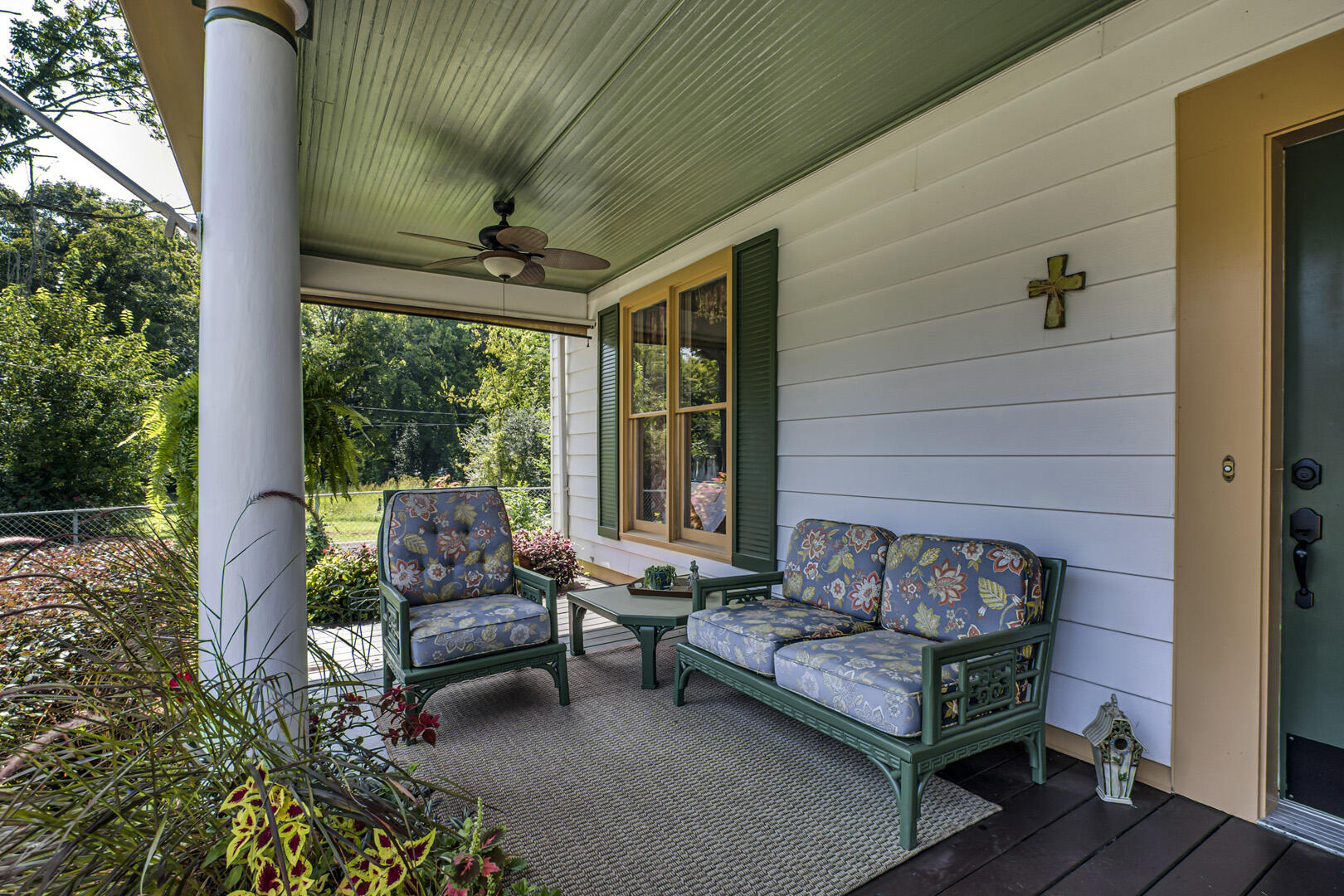 393 West Rhea Avenue Spring City, TN 37381 - Photo 3 of 40 03_WRheaAvenue_393_FrontPorch