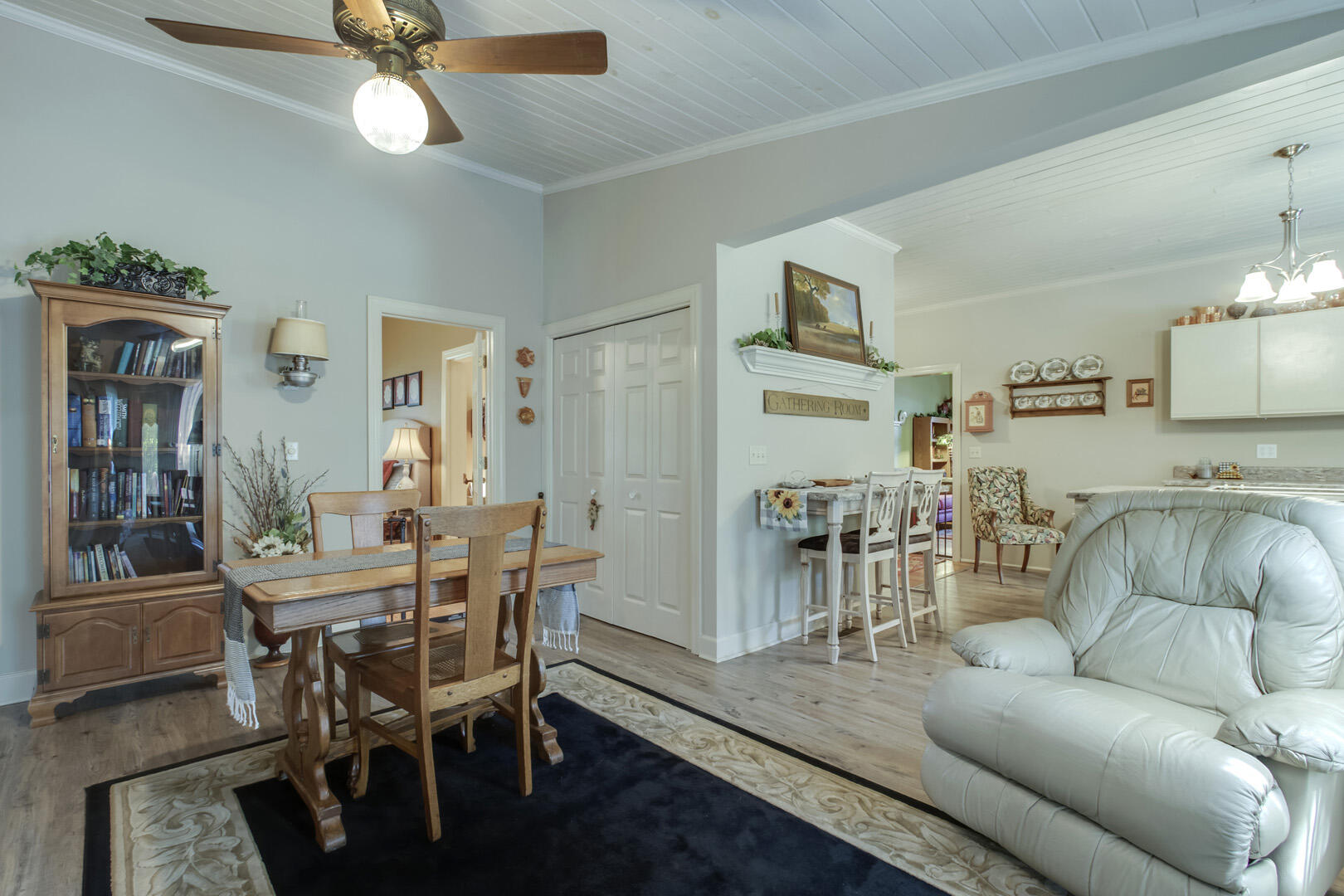 393 West Rhea Avenue Spring City, TN 37381 - Photo 22 of 40 22_WRheaAvenue_393_Sitting04