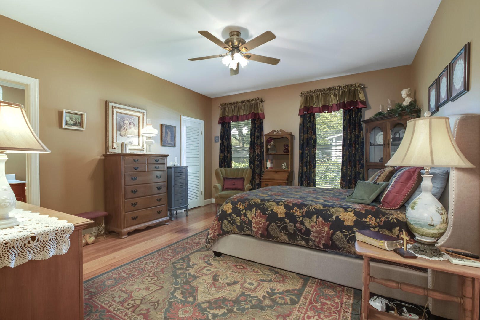 393 West Rhea Avenue Spring City, TN 37381 - Photo 23 of 40 23_WRheaAvenue_393_MasterBedroom01