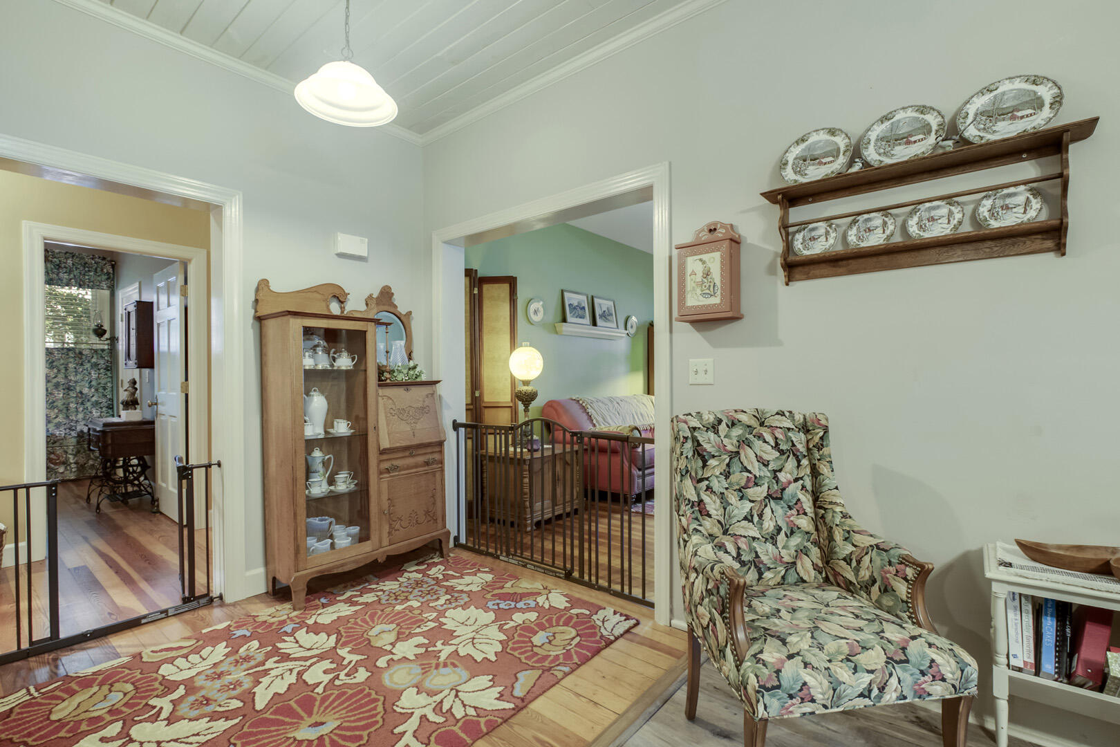 393 West Rhea Avenue Spring City, TN 37381 - Photo 27 of 40 27_WRheaAvenue_393_Hall-LivingEntries