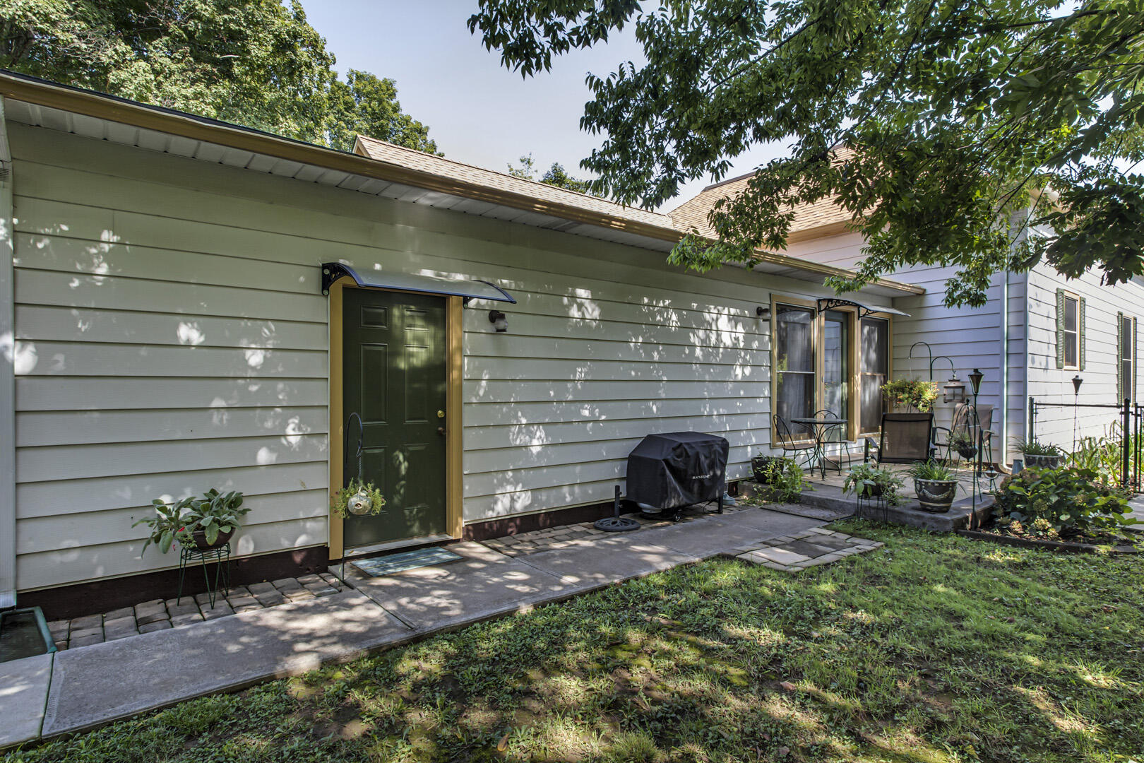 393 West Rhea Avenue Spring City, TN 37381 - Photo 34 of 40 34_WRheaAvenue_393_FamilySideExit-Walk