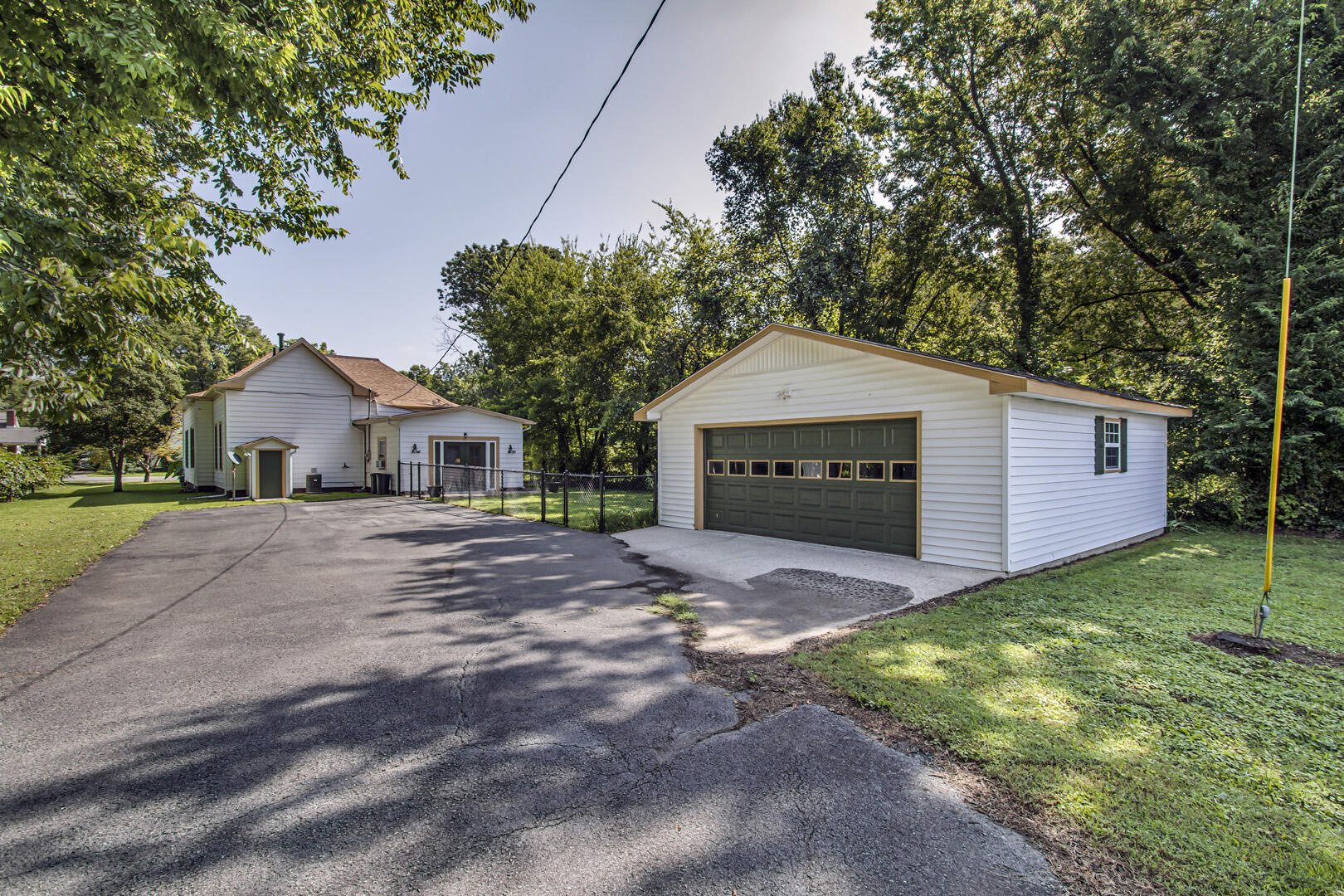 393 West Rhea Avenue Spring City, TN 37381 - Photo 40 of 40 40_WRheaAvenue_393_BackDrive-Garage
