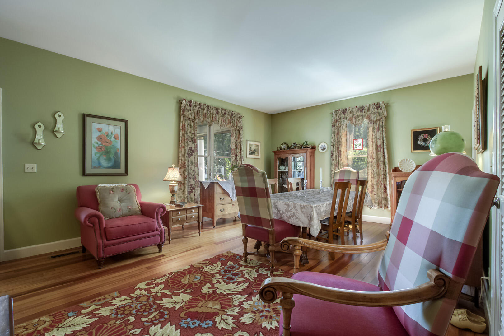 393 West Rhea Avenue Spring City, TN 37381 - Photo 6 of 40 06_WRheaAvenue_393_Dining01