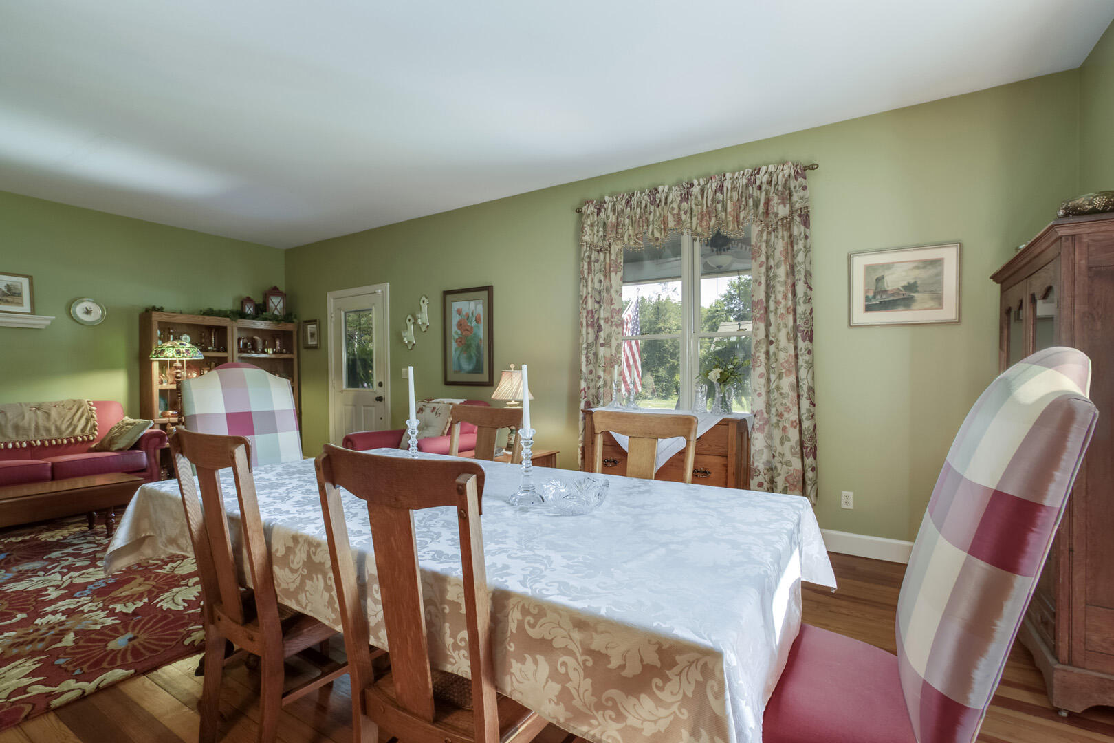 393 West Rhea Avenue Spring City, TN 37381 - Photo 7 of 40 07_WRheaAvenue_393_Dining02