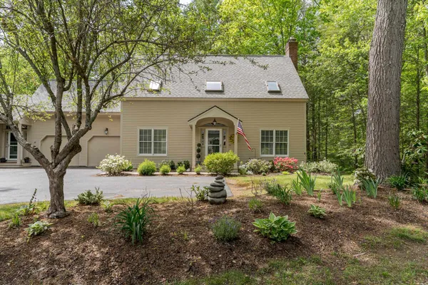 $745,000 | 59 Stratham Green Road, Stratham, NH 03885