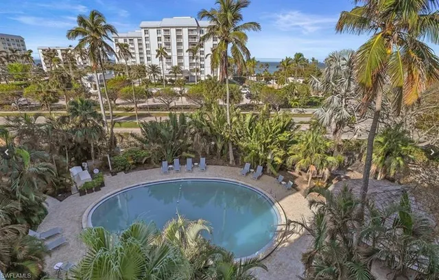 $5,500 | 1300 Gulf Shore Boulevard North, Unit 304, Naples, FL 34102