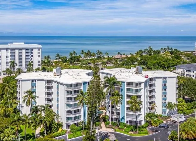 $5,500 | 1300 Gulf Shore Boulevard North, Unit 304, Naples, FL 34102