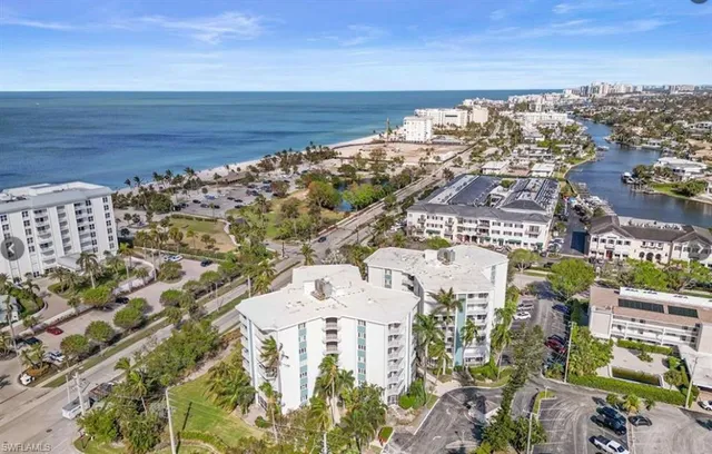 $5,500 | 1300 Gulf Shore Boulevard North, Unit 304, Naples, FL 34102