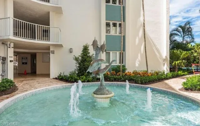 $5,500 | 1300 Gulf Shore Boulevard North, Unit 304, Naples, FL 34102