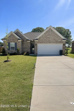 $2,400 | 5864 Thomas Street, Horn Lake, MS 38637