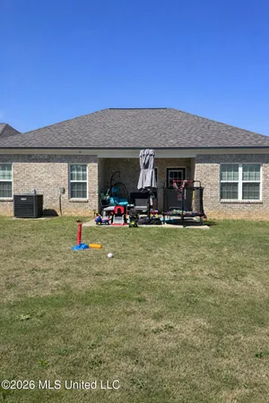 $2,400 | 5864 Thomas Street, Horn Lake, MS 38637