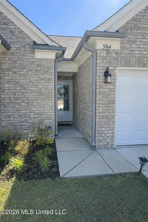 $2,400 | 5864 Thomas Street, Horn Lake, MS 38637