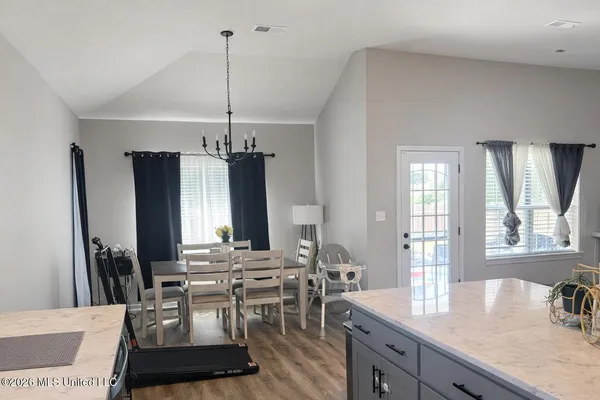 $2,400 | 5864 Thomas Street, Horn Lake, MS 38637