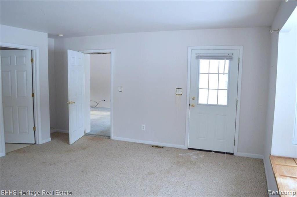 3935 East Coon Lake Road Howell, MI 48843 - Photo 7 of 34