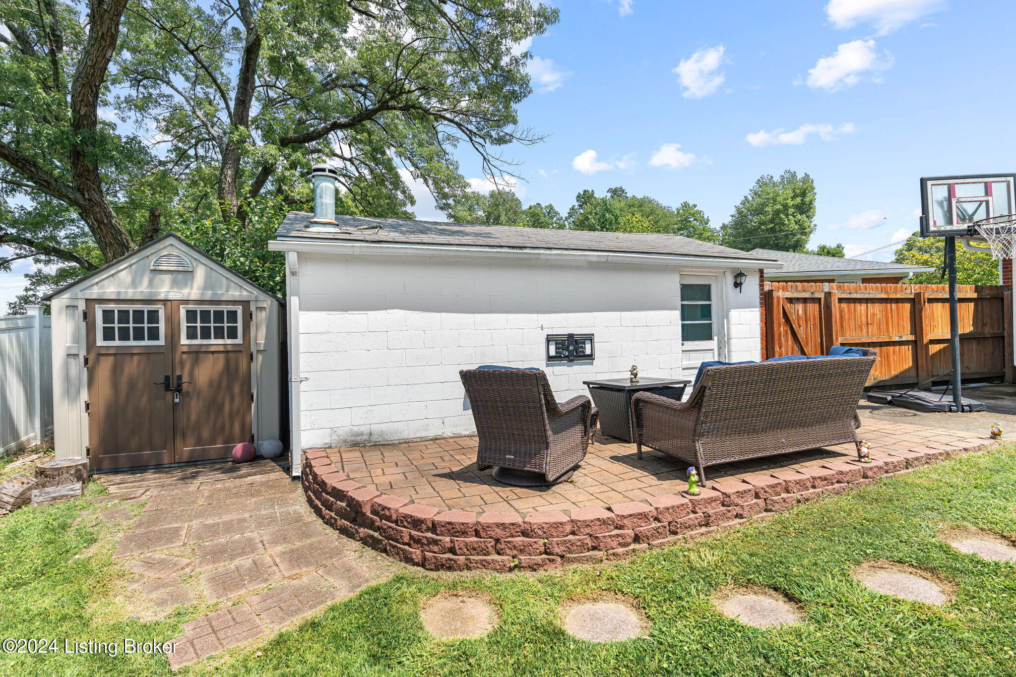 6335 Hunters Grove Road Louisville, KY 40216 - Photo 7 of 33 6335 Hunters Grove Rd
