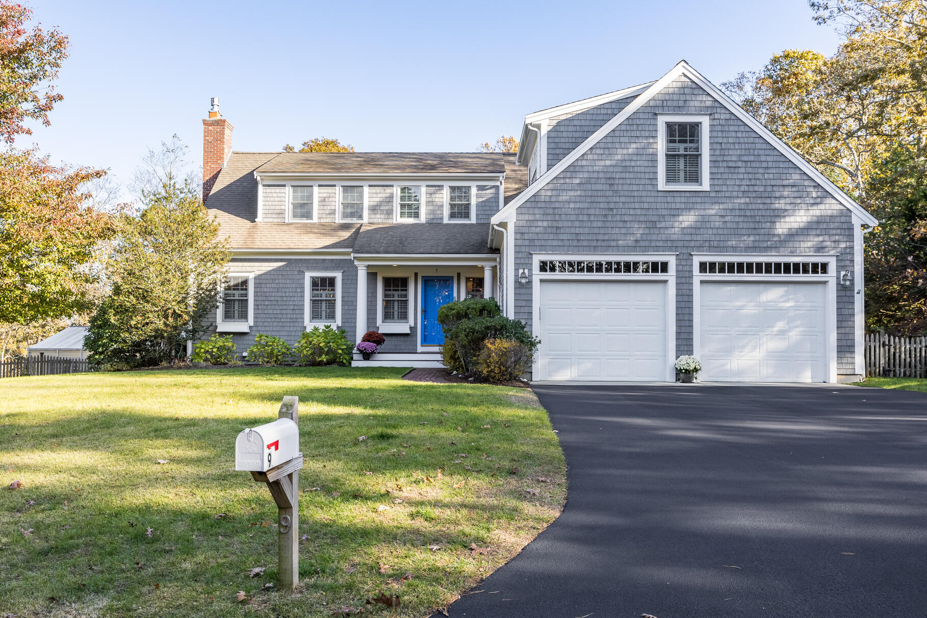 9 Ridgewood Road Orleans, MA 02653 - Photo 12 of 81 a front view of a house with garden