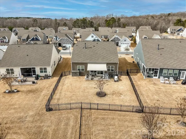 a view of front of house with a yard