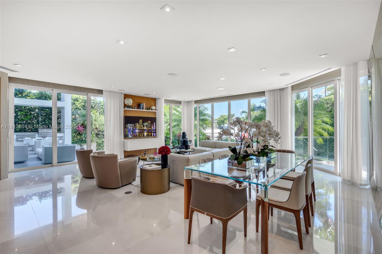 420 Island Drive Key Biscayne, FL 33149 - Photo 24 of 84 a living room with furniture and a potted plant