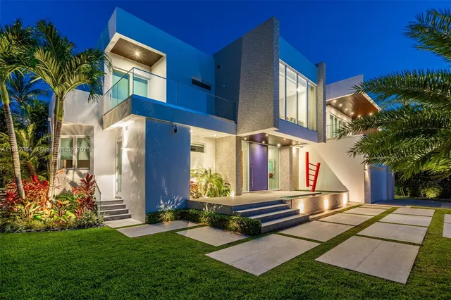 $14,000,000 | 420 Island Drive, Key Biscayne, FL 33149