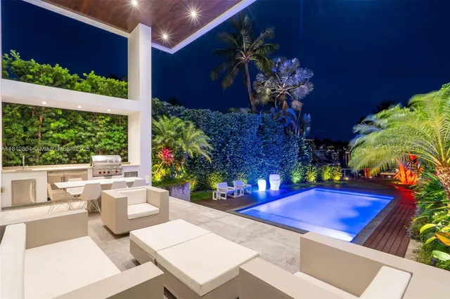 $14,000,000 | 420 Island Drive, Key Biscayne, FL 33149