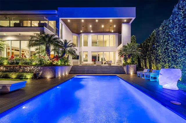 $14,000,000 | 420 Island Drive, Key Biscayne, FL 33149
