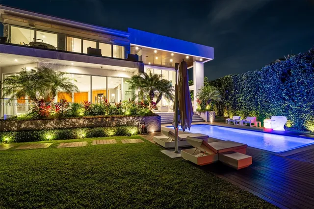 $14,000,000 | 420 Island Drive, Key Biscayne, FL 33149