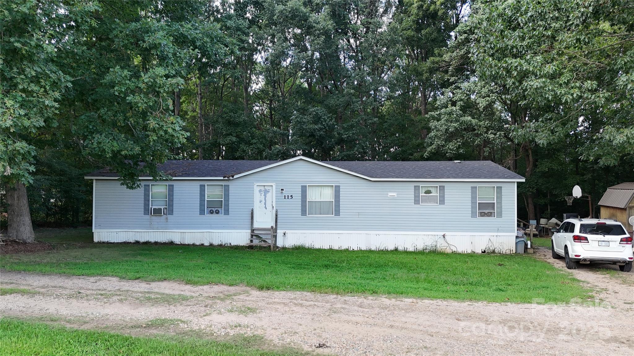115 Nathaniel Lane Kannapolis, NC 28081 - Photo 4 of 19 a front view of a house with a garden