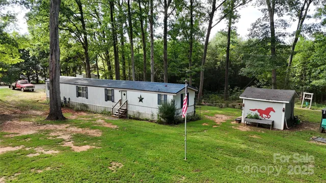 a view of a house with backyard and garden