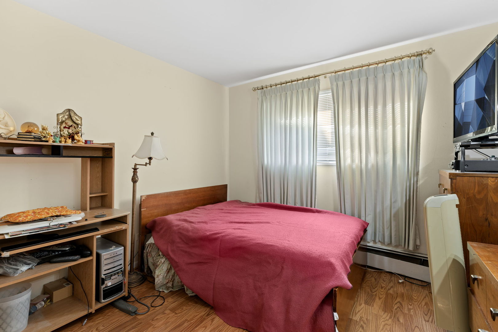 7227 North Ridge Boulevard, Unit 1A Chicago, IL 60645 - Photo 11 of 14 a bedroom with a bed and a window