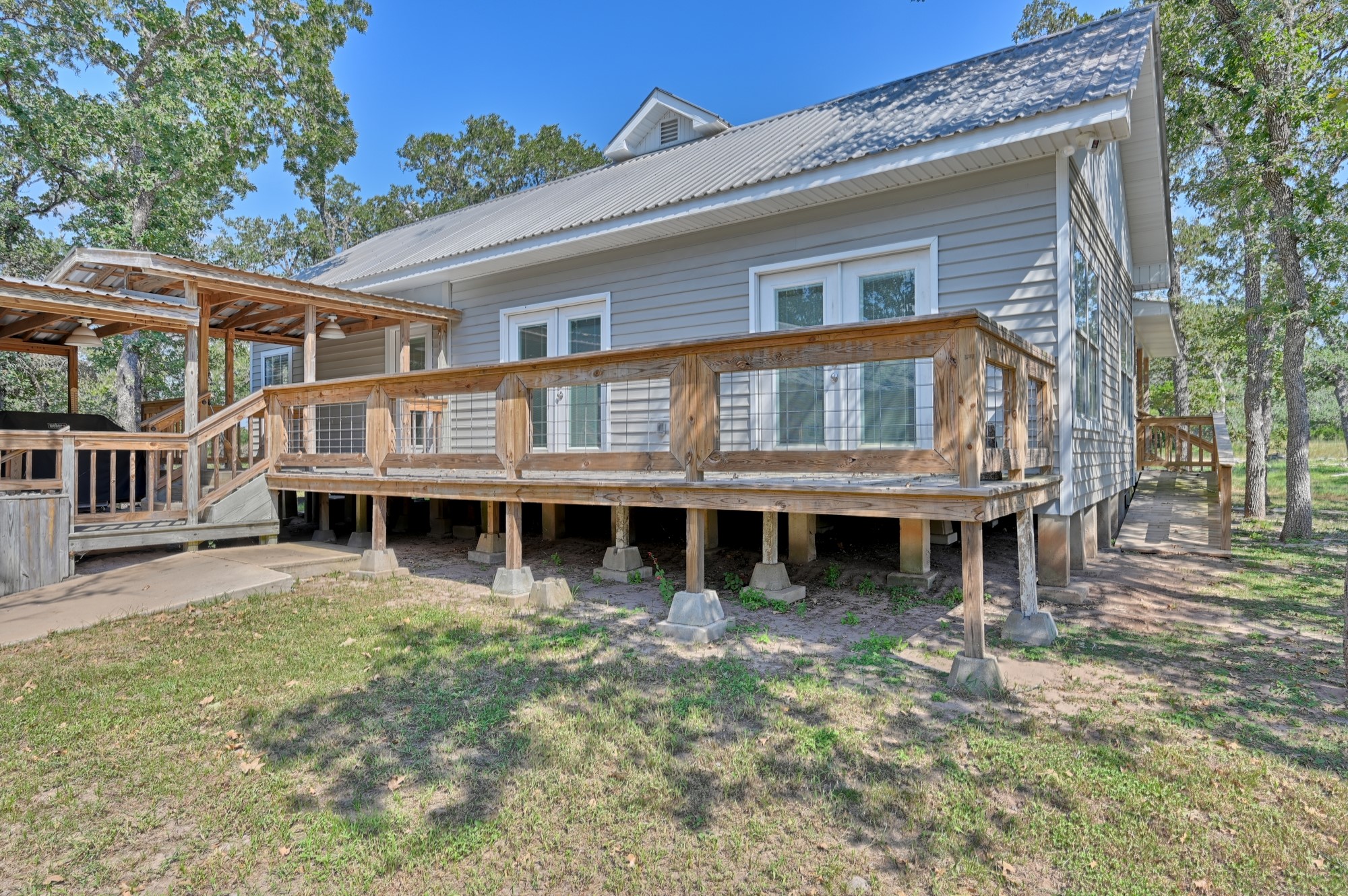 3685 Nixon Lake Road Carmine, TX 78932 - Photo 18 of 32 MAIN HOUSE SIDE PORCH