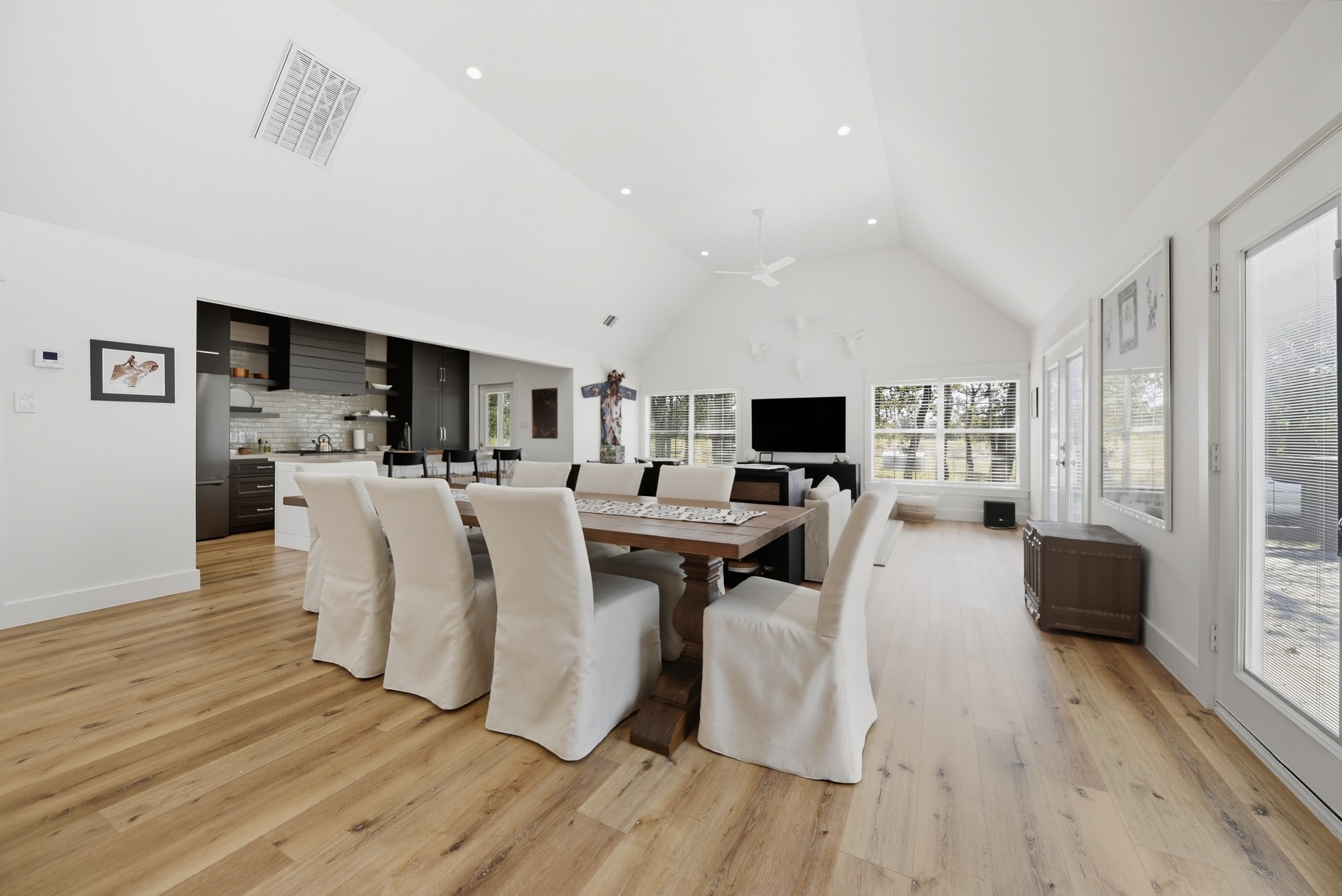 3685 Nixon Lake Road Carmine, TX 78932 - Photo 6 of 32 GRAND ROOM 2